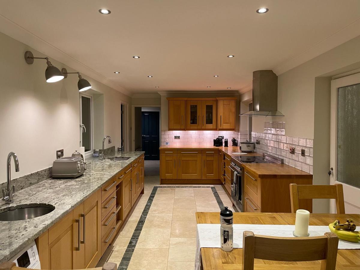 Executive Home With Plenty Of Room Ely Exterior foto